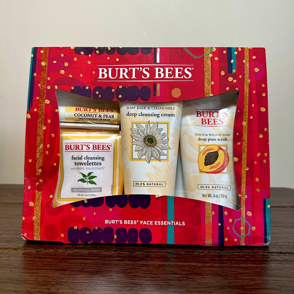 🔥SALE🔥 Burt’s Bees Limited Edition Face Essentials Holiday Set